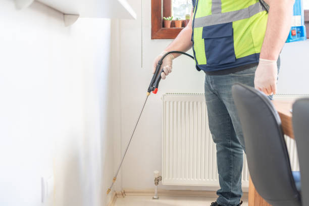 Best Exterminator Services  in Middlefield, OH